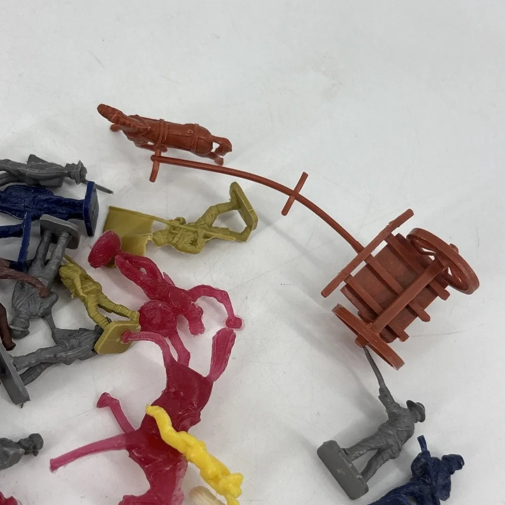 Vintage 1950s Cowboys Indians & Soldiers Plastic Toy Lot of 82 Miniature